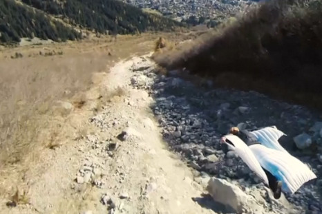 Daredevil wingsuit flyer performs ‘high five’ stunt in French Alps