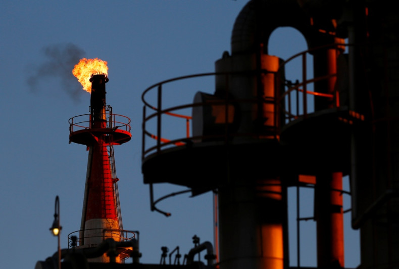 oil prices fell to new lows