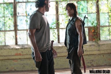 Walking Dead Season 5 Episode 9 scene leaked: Watch Rick Grimes, Michonne and Glen save Noah from waklers