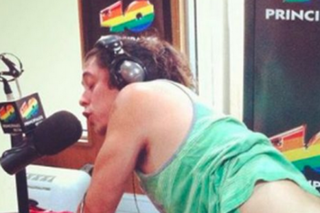 Chile radio dj 40 principales live sex act rim job on air outrage (CROP)