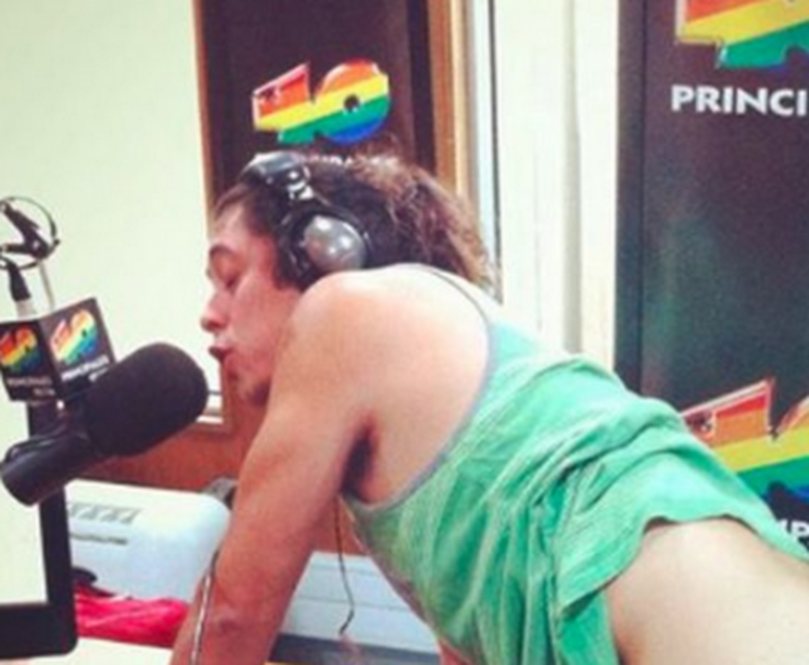 Chile radio dj 40 principales live sex act rim job on air outrage (CROP)