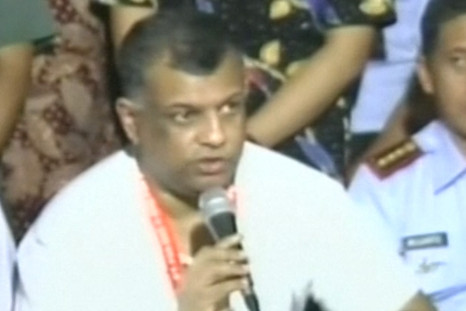 AirAsia QZ8501: Airline boss Tony Fernandes 'devastated' by missing plane