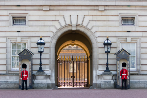 Queen's Royal Guards moved behind gates over Isis terrorism threats