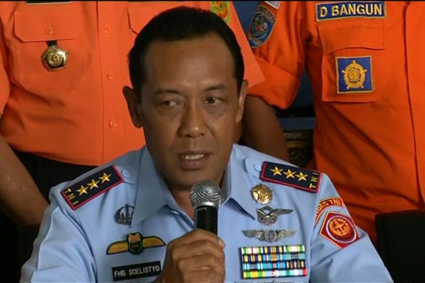AirAsia flight QZ8501: Indonesia officials say search hampered by bad weather