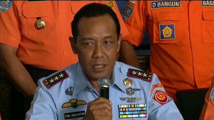 AirAsia flight QZ8501: Indonesia officials say search hampered by bad weather