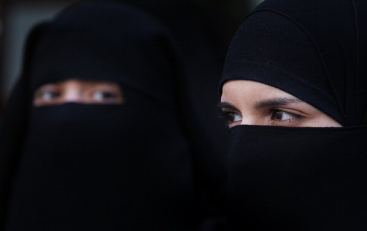 Two Italian women held captive by Syrian militants, video shows Two Italian women held captive by Syrian militants, video shows