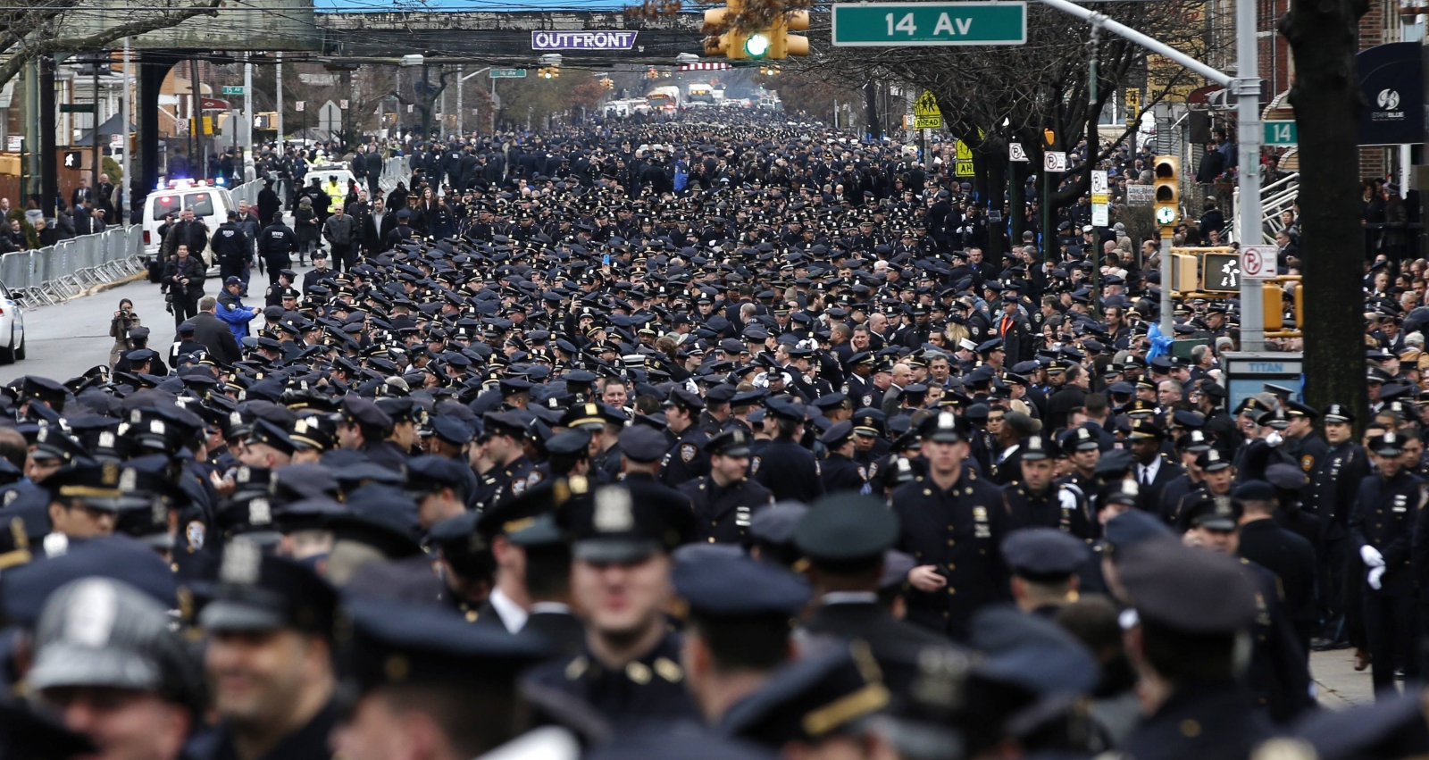 Mayor says New Yorkers are 'heartbroken' during eulogy for slain police