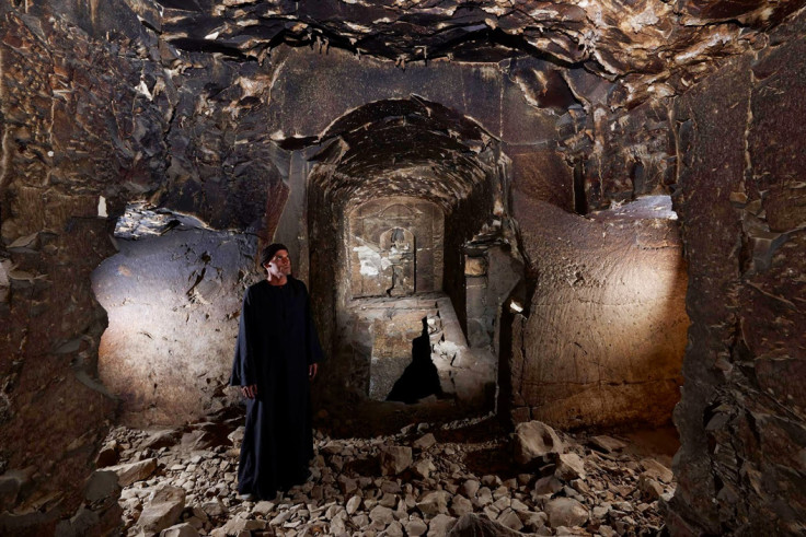 The chapel of Osiris in the tomb, which bears an Osiris statue, a vaulted ceiling and shaft going down to the next level of the tomb