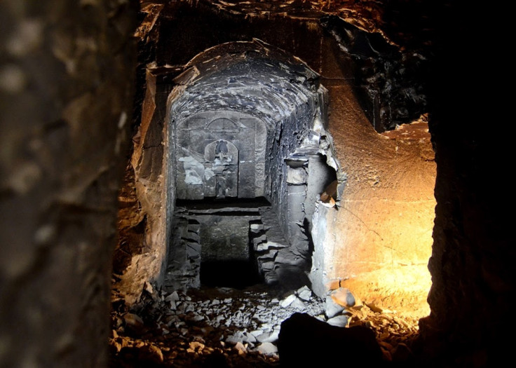 A central chamber deep in the bedrock which bears an Osiris statue, a shaft and two rooms filled with debris. The westward-facing room was where the sarcophagus of the tomb owner was meant to go