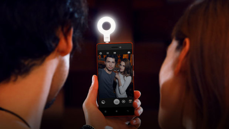 Lenovo Selfie Flash is perfect partner for your selfie stick