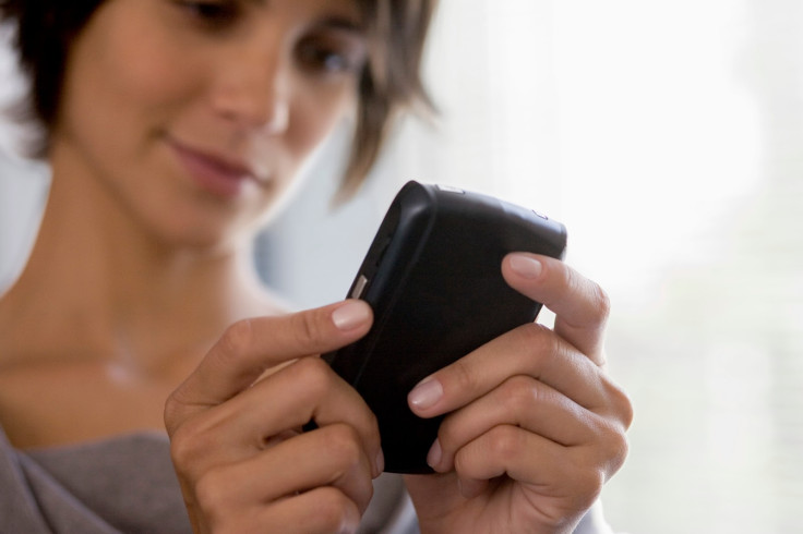 smartphone tech neck double chin wrinkles