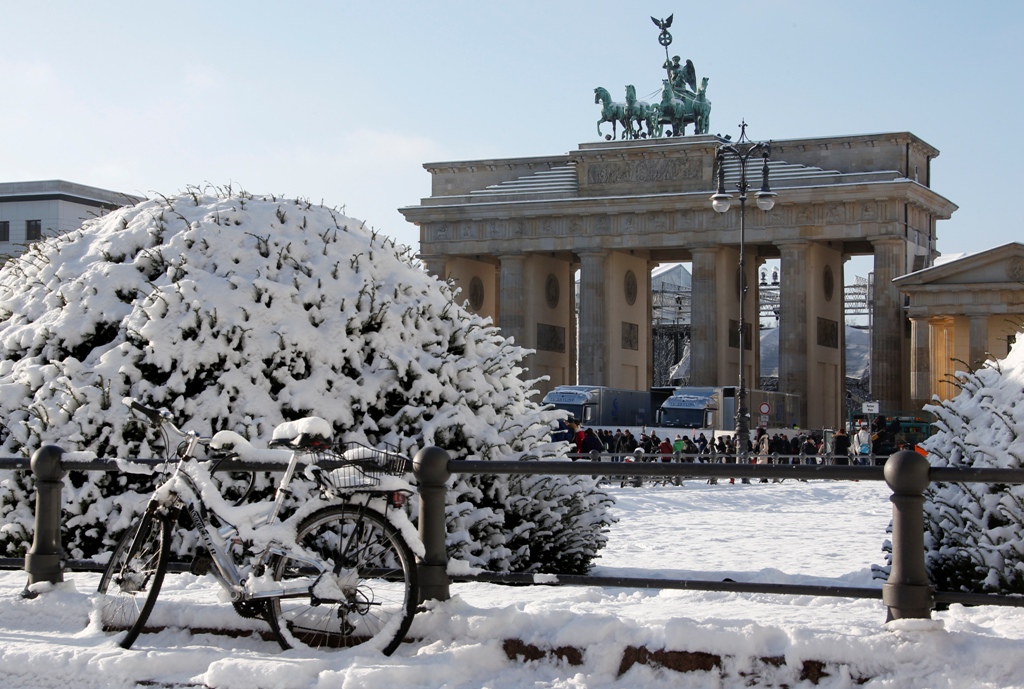 KKR plans near $6bn push into Germany's real estate market KKR plans near $6bn push into Germany's real estate market