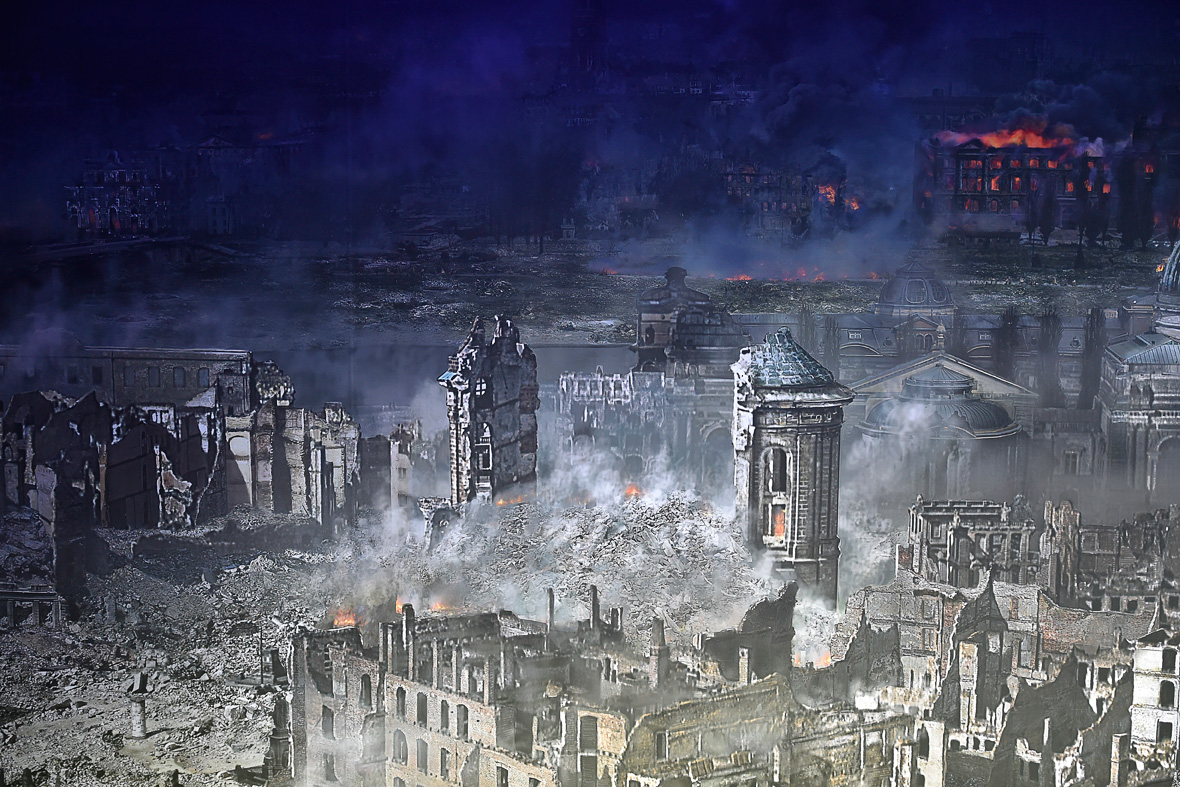 Enormous 360-degree panoramic picture of Dresden after Allied bombing