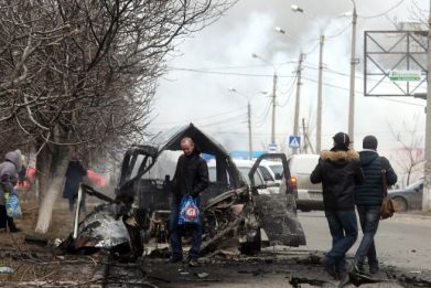 Driver’s dashboard camera captures moment of Mariupol shelling