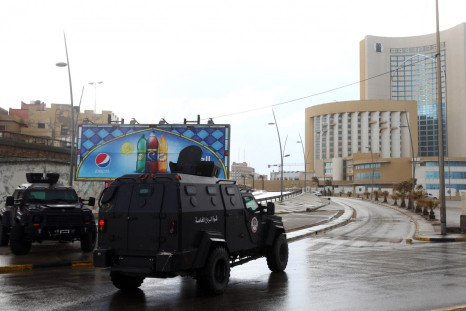 Libyan security forces and emergency services surround Tripoli's central Corinthia Hotel (R) on January 27, 2015 in the Libyan capital