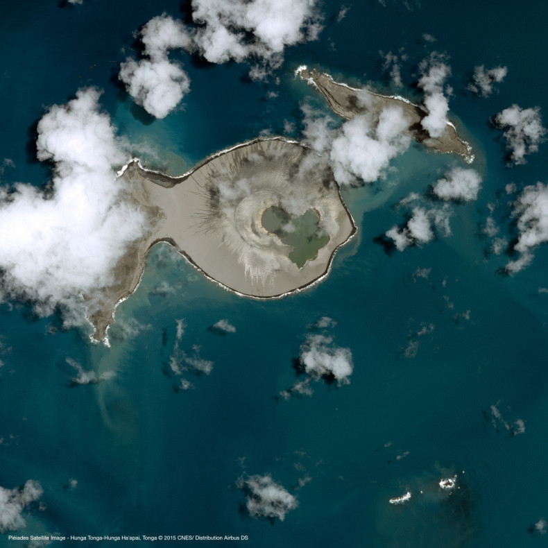 hunga tonga volcanic island