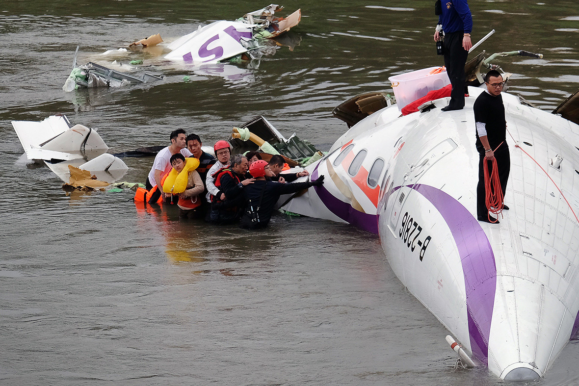 Taiwan plane crash photos