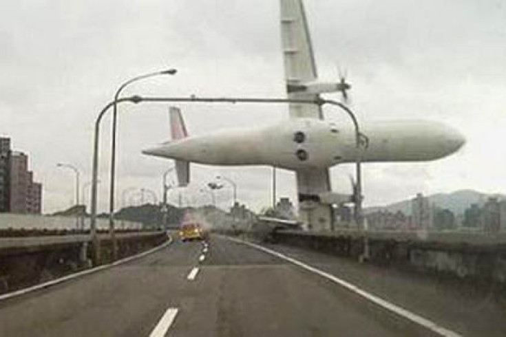 Amateur footage shows close call with TransAsia crash Amateur footage shows close call with TransAsia crash