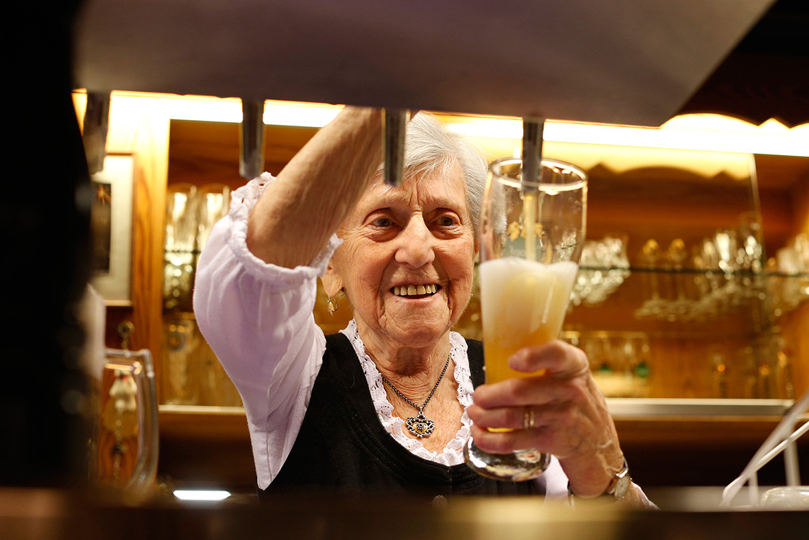 91-year-old waitress Kathi Kink 91-year-old waitress Kathi Kink