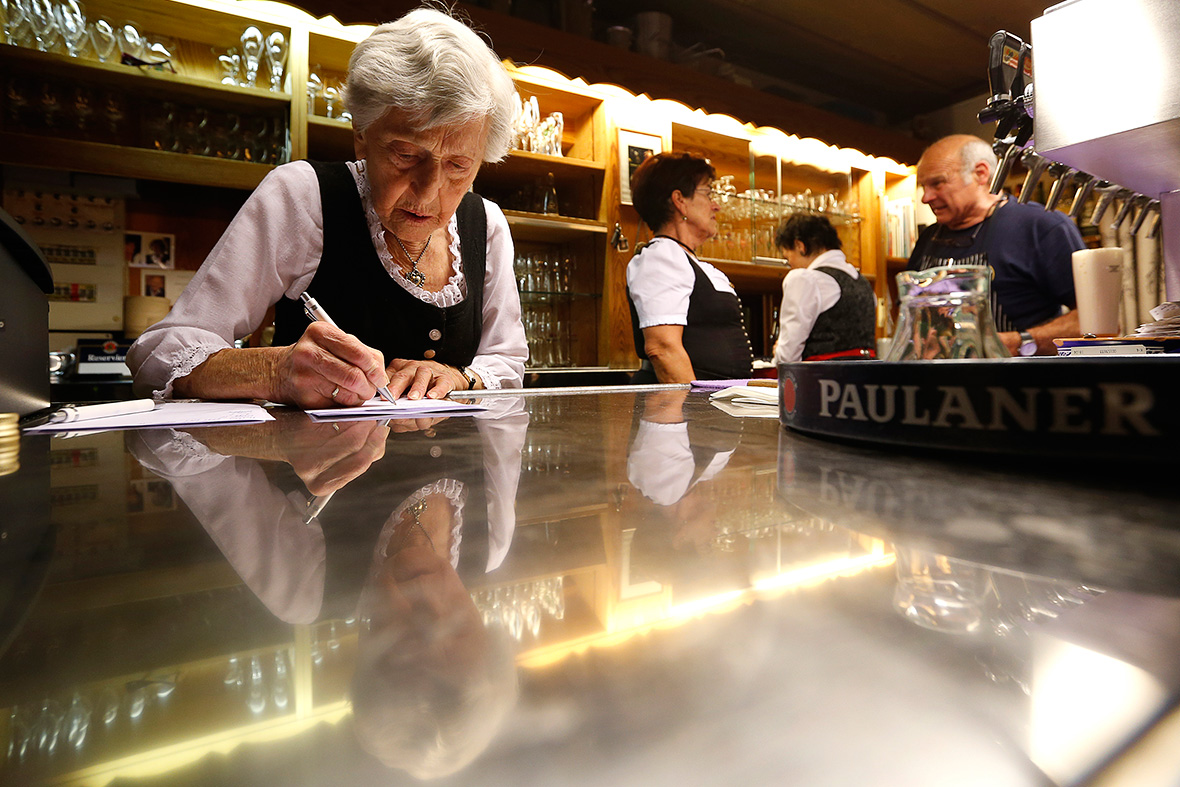91-year-old waitress Kathi Kink