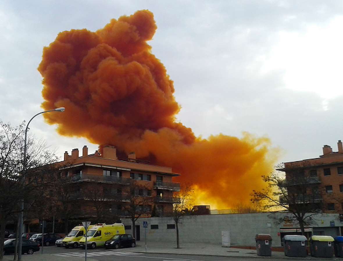 Spain: Toxic orange cloud in Catalonia after explosion at Igualada