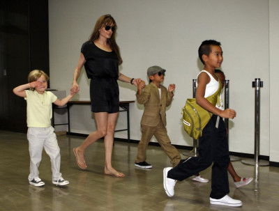U.S. actress Angelina Jolie arrives with her children Shiloh, Pax Thien, Maddox and Zahara at New Tokyo International Airport in Narita. U.S. actress Angelina Jolie arrives with her children Shiloh, Pax Thien, Maddox and Zahara at New Tokyo International Airport in Narita.