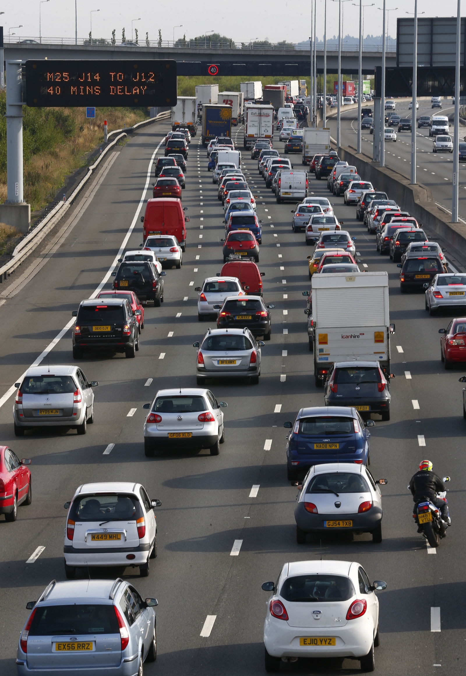 One dead after 30 vehicle pile up on M40 in Oxfordshire