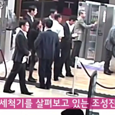 LG has released CCTV footage on YouTube showing its executives examining Samsung washing machines in Berline