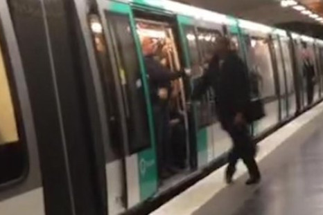 Chelsea fans Paris metro