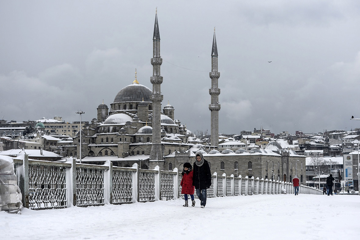 Turkey Istanbul snow storm causes travel chaos but leaves beautiful scenes