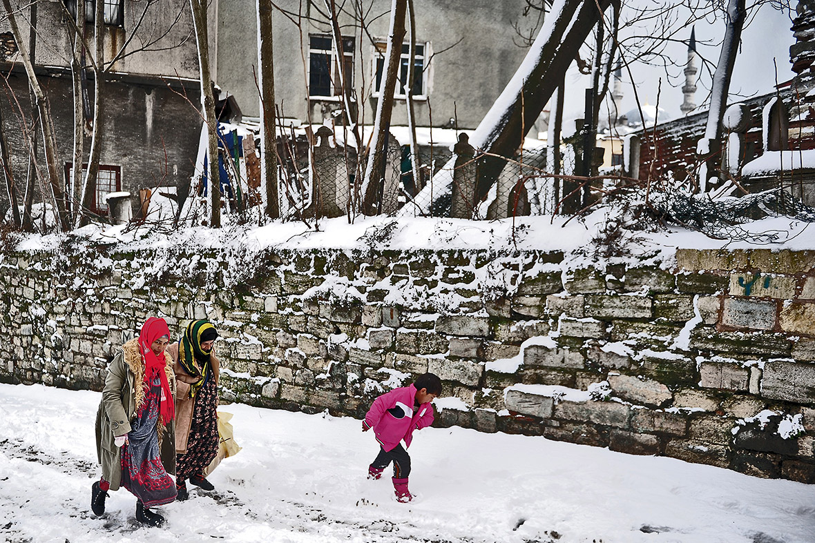 Turkey Istanbul snow storm causes travel chaos but leaves beautiful scenes
