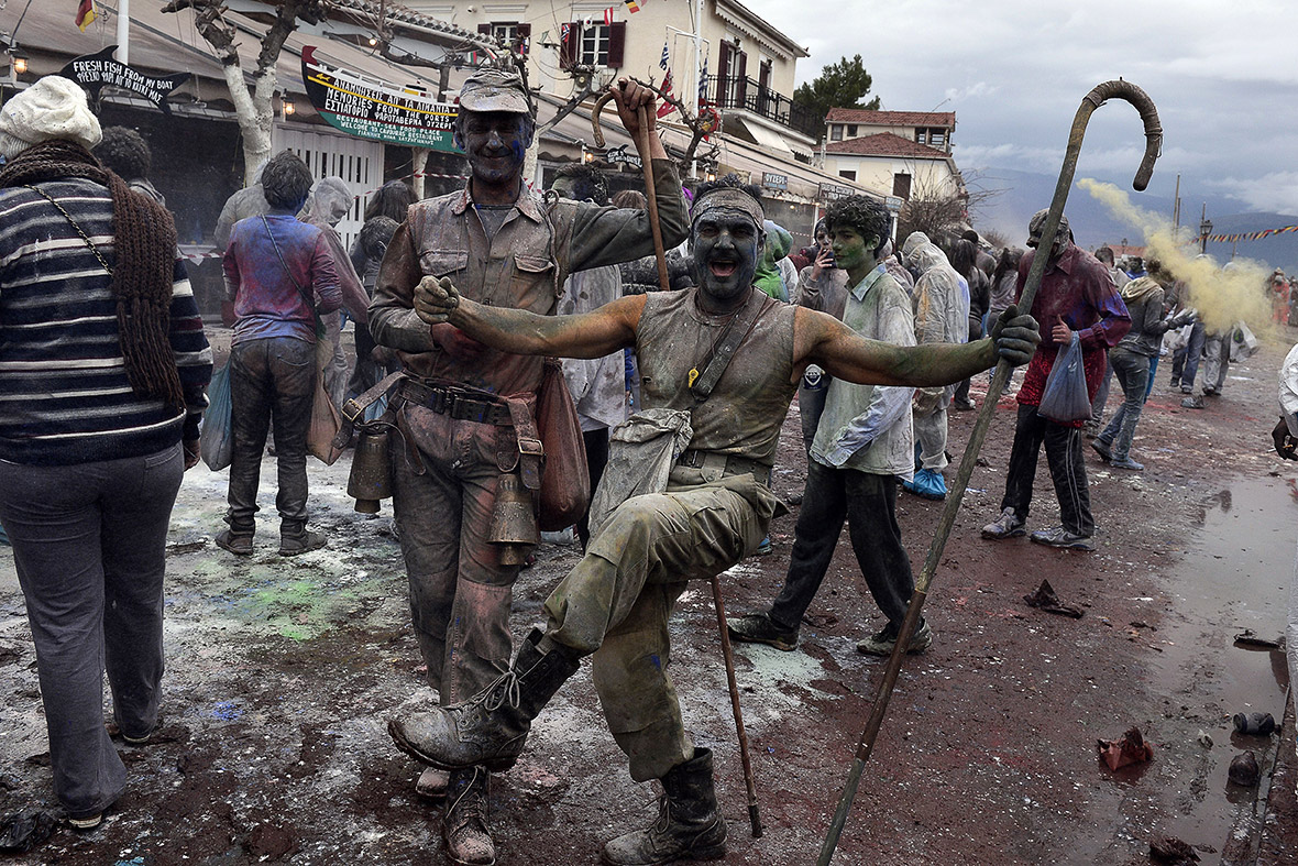 Greece: Galaxidi flour war celebrates end of carnival 