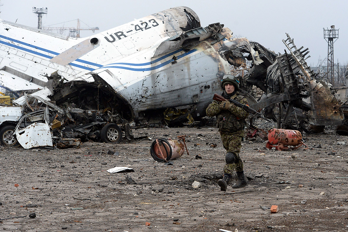 Inside Donetsk airport: Ukrainian prisoners of war recover bodies from ...