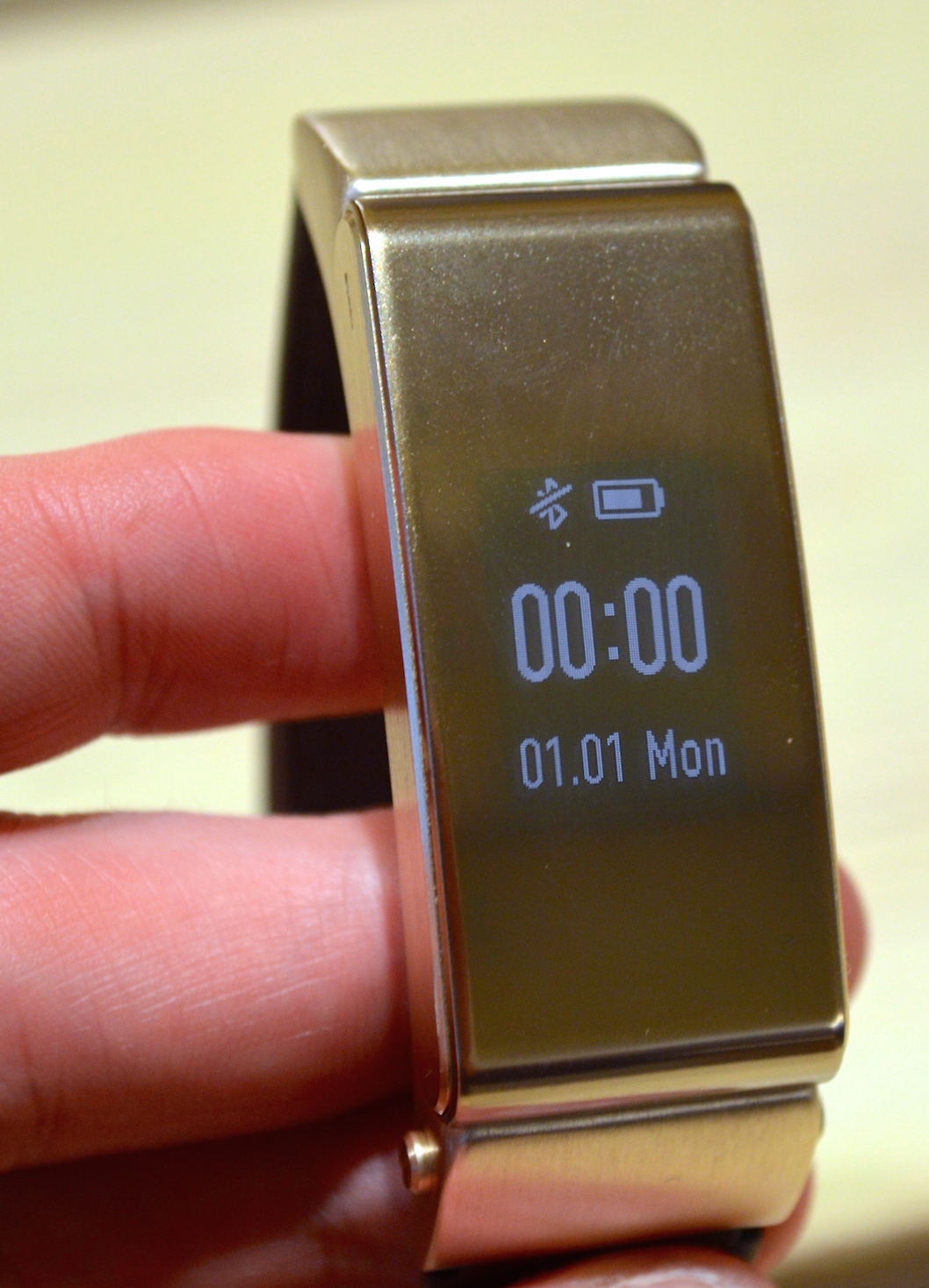 Huawei Talk Band 2 brings classy gold and leather design to fitness ...