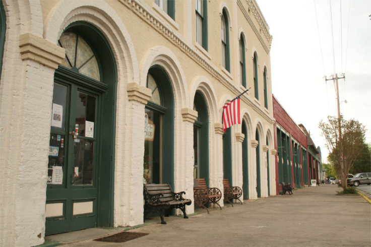 Do these columns in Grantville look familiar?