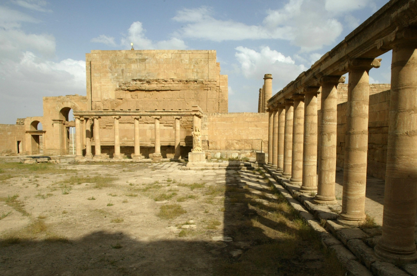 Airstrikes partially destroy Yemen UNESCO heritage site 