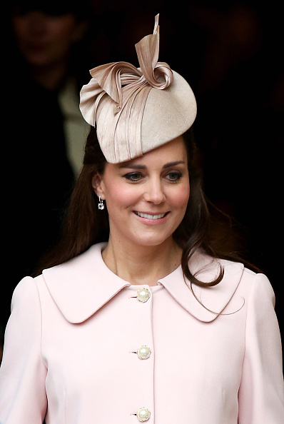 Kate Middleton expecting a baby girl? Pregnant Duchess spotted in girls ...