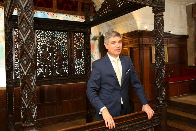 royal bed