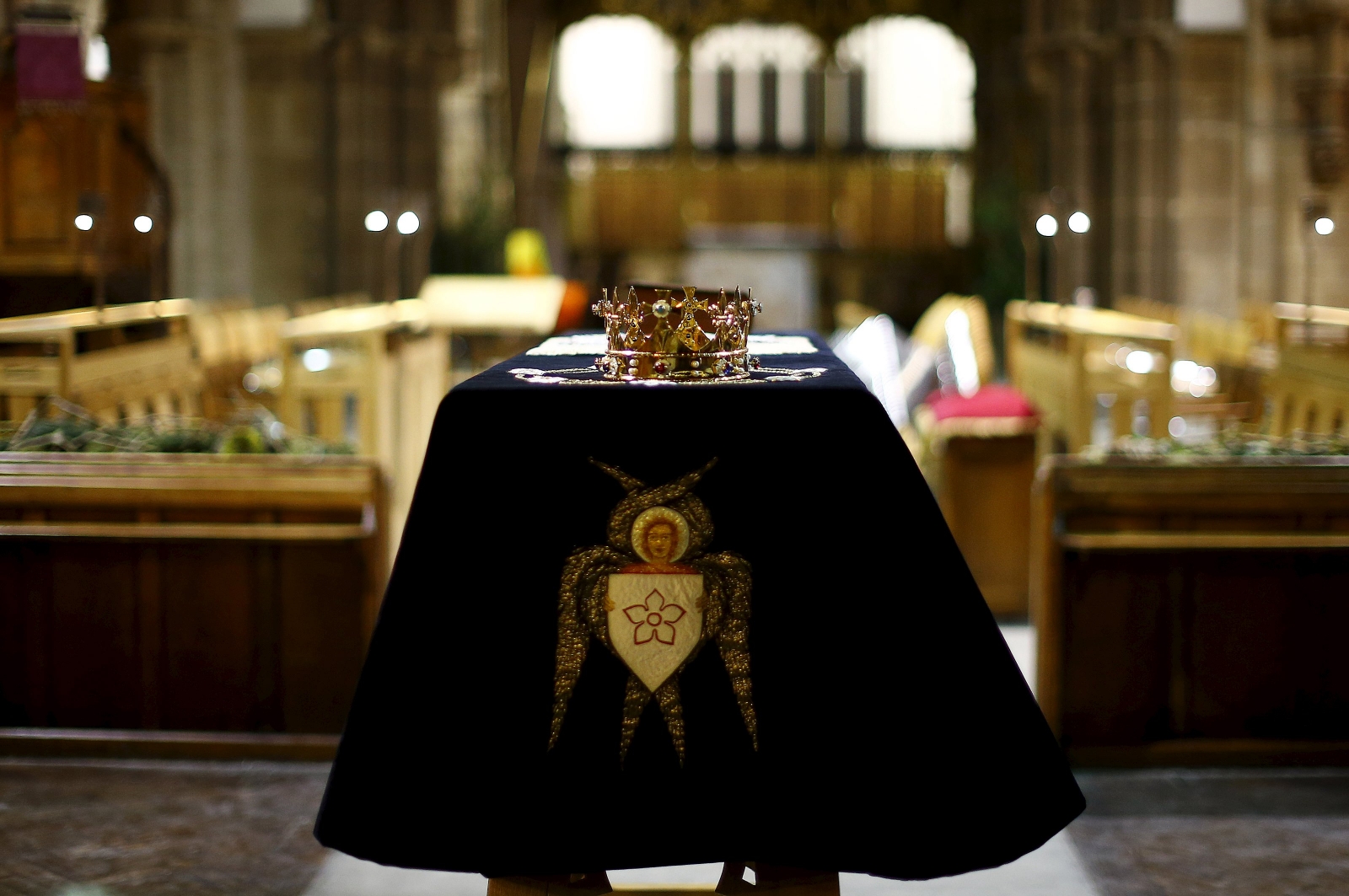 King Richard III nears resting place after 530 years