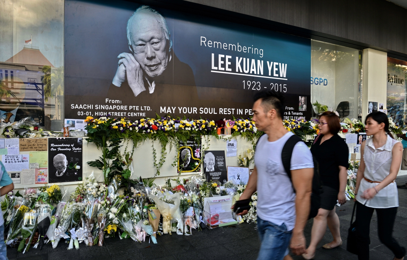 Lee Kuan Yew Death: Beyond The Queuing Mourners, Dissent Reigns Online