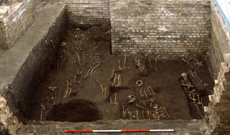 400 skeletons were found at