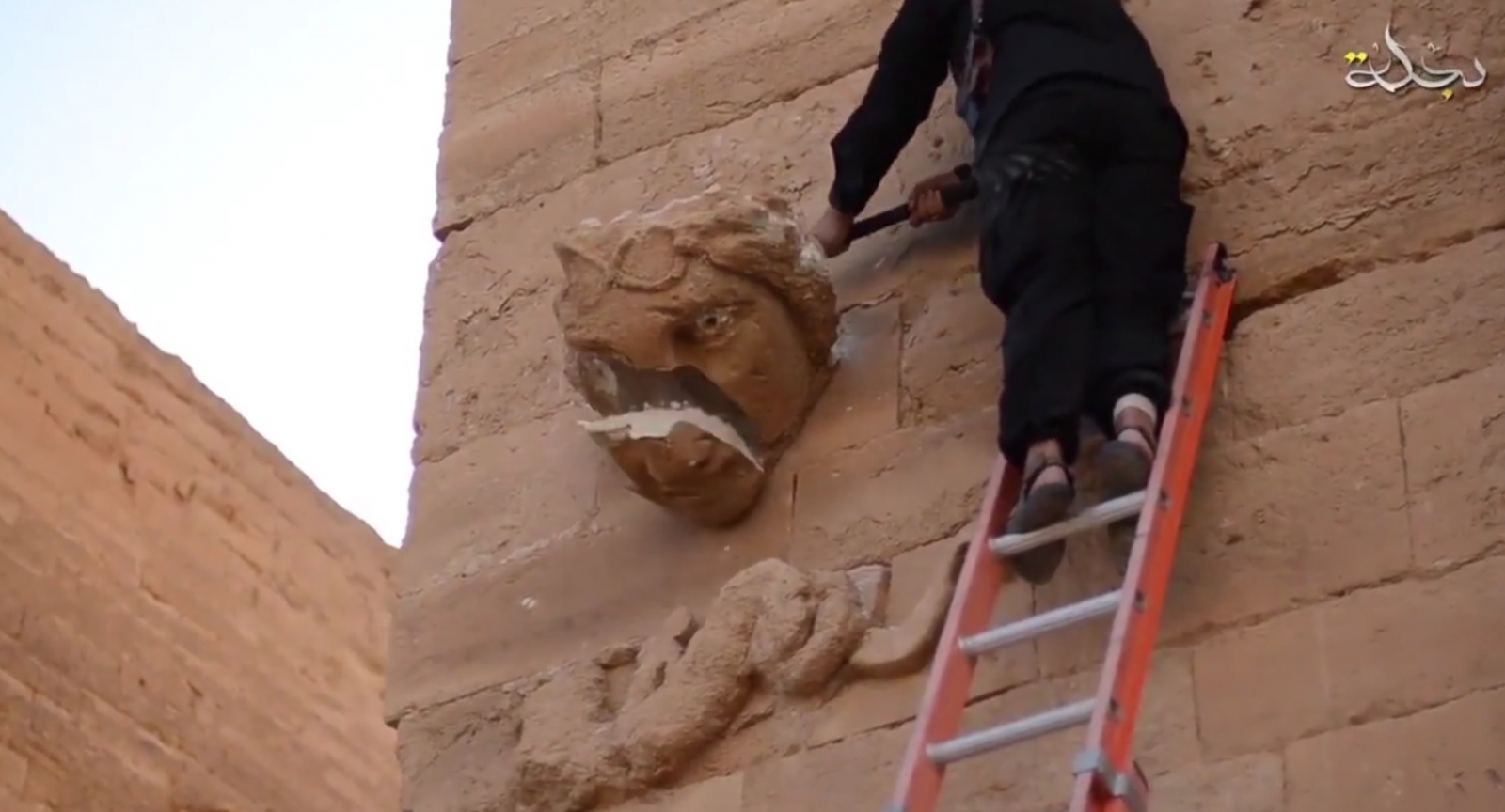 UNESCO Hatra Isis destroys artefacts