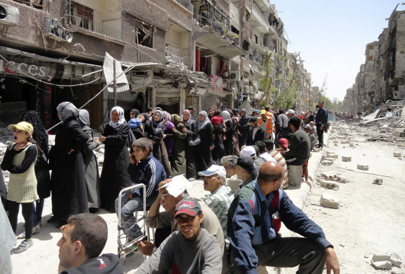 Yarmouk Palestinian refugee camp clases