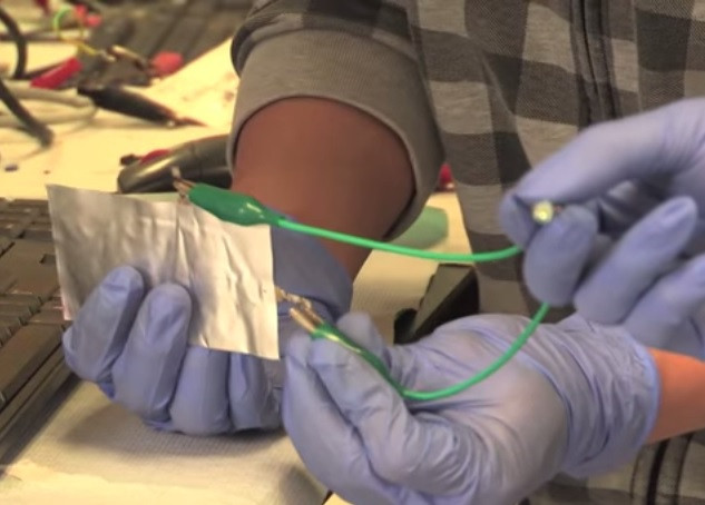 One minute charge smartphone battery