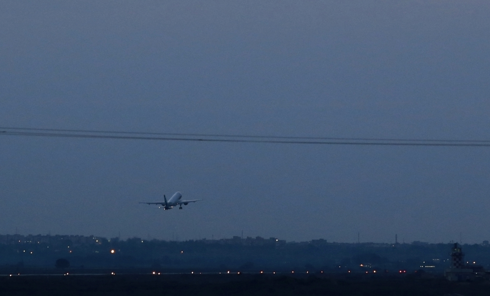 Breaking flight. Египет аэропорт ночью. Самолет Турция. Вологда Турция самолет. Картинка самолета над Петрозаводском.