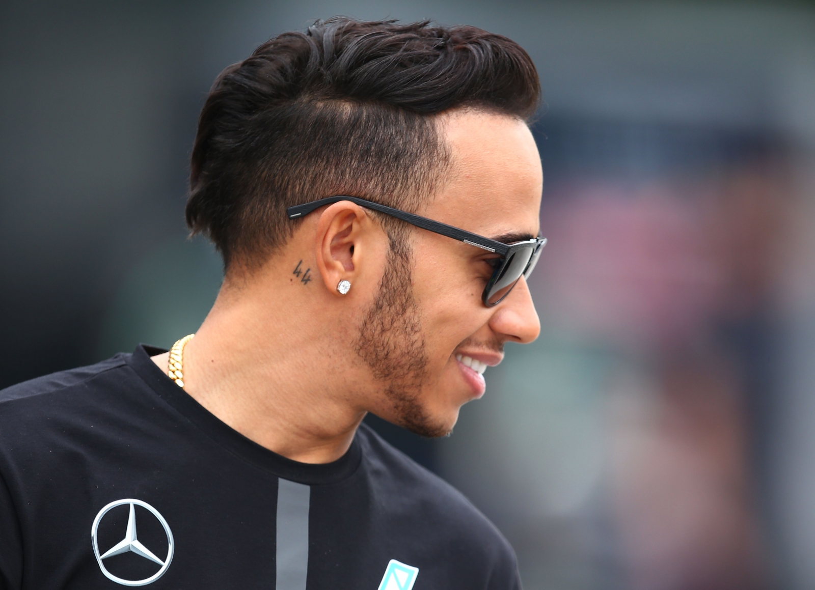 Lewis Hamilton expresses annoyance at lengthy negotiations 