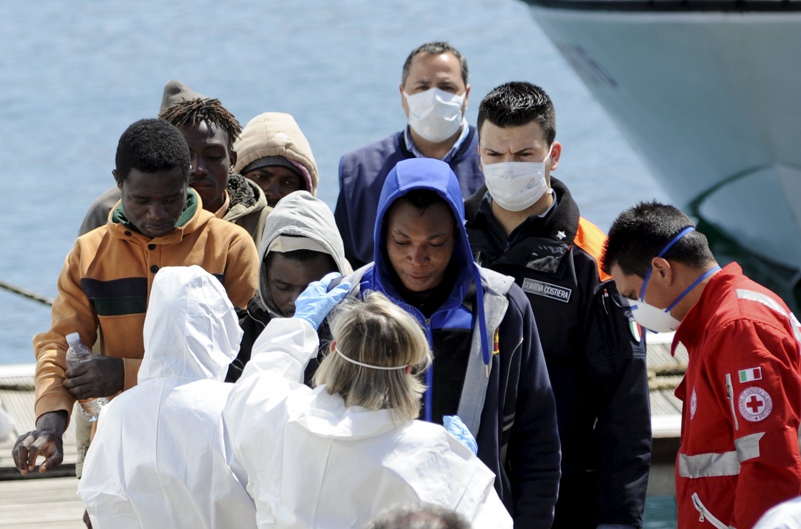 Libya: Smugglers fire shots in migrant rescue operation amid concern ...