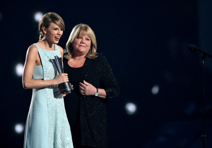 Taylor Swift and mother Taylor Swift and mother