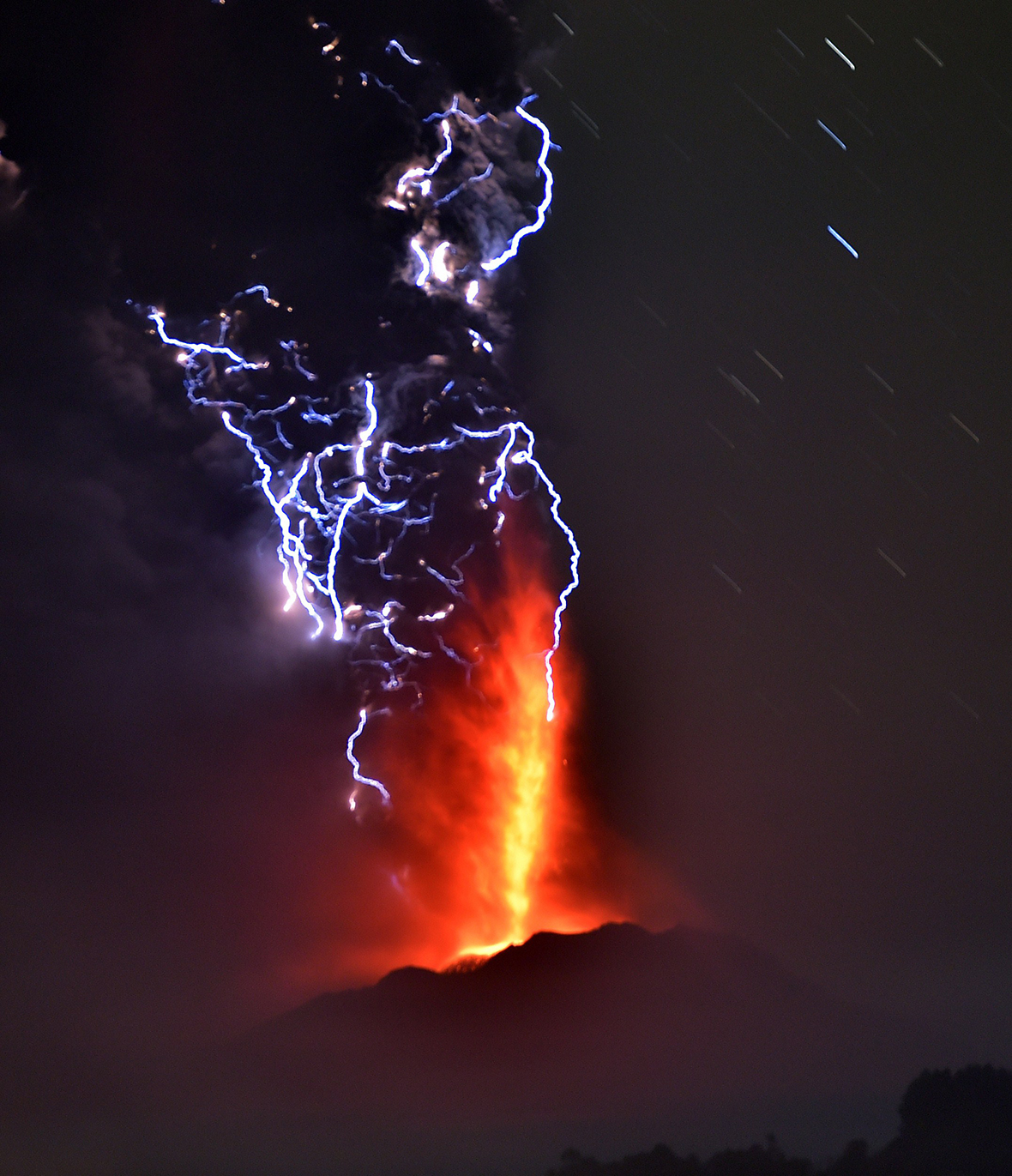Calbuco volcano Chile lightning