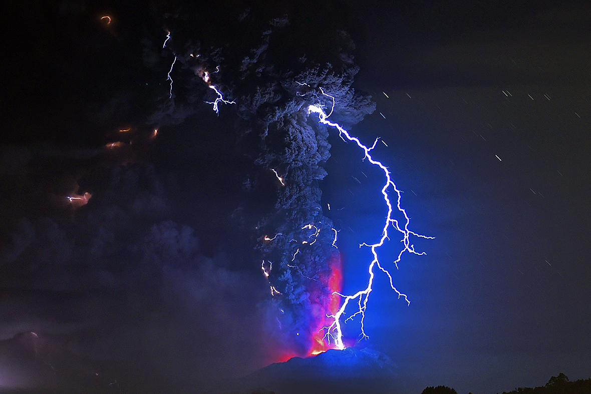 Calbuco volcano Chile lightning